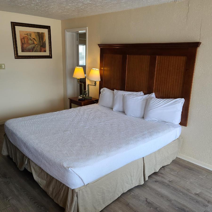 Oceanfront Twilight Surf Hotel Миртъл Бийч Екстериор снимка