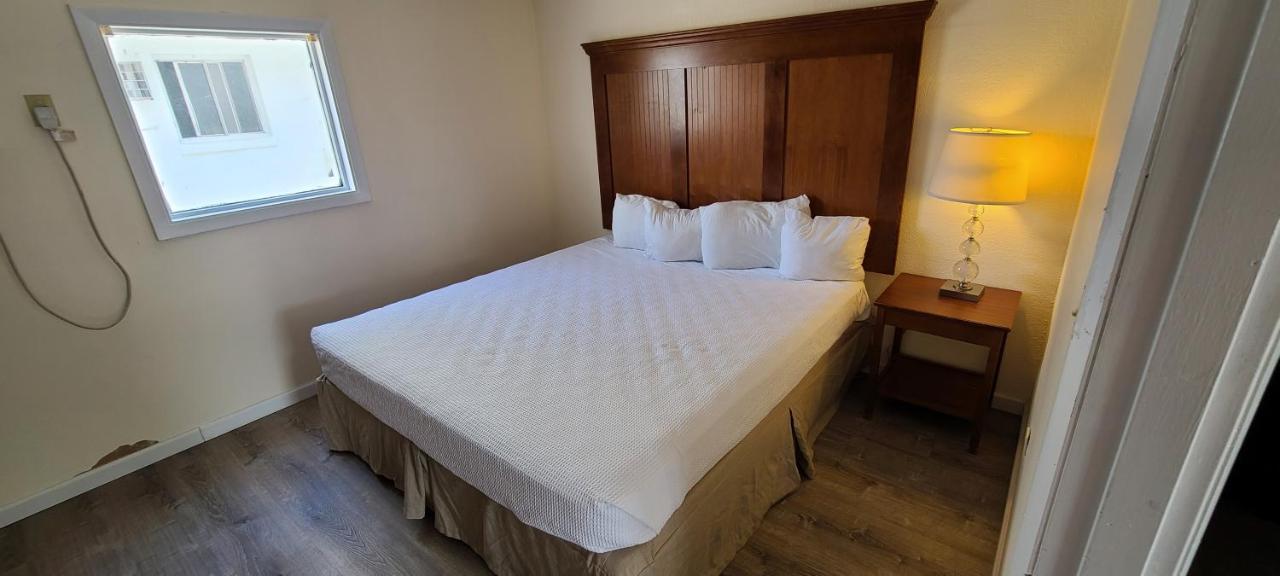 Oceanfront Twilight Surf Hotel Миртъл Бийч Екстериор снимка